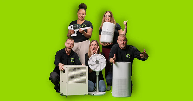 über uns foto vom team mit coolen produkten 
