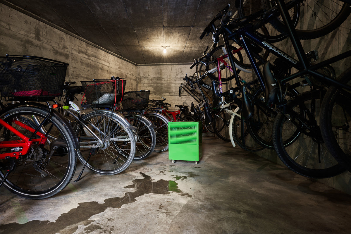 ecodry 425 Original Green Luftentfeuchter mit 4 stabilen Lenkrollen und automatischer Abtauvorrichtung.