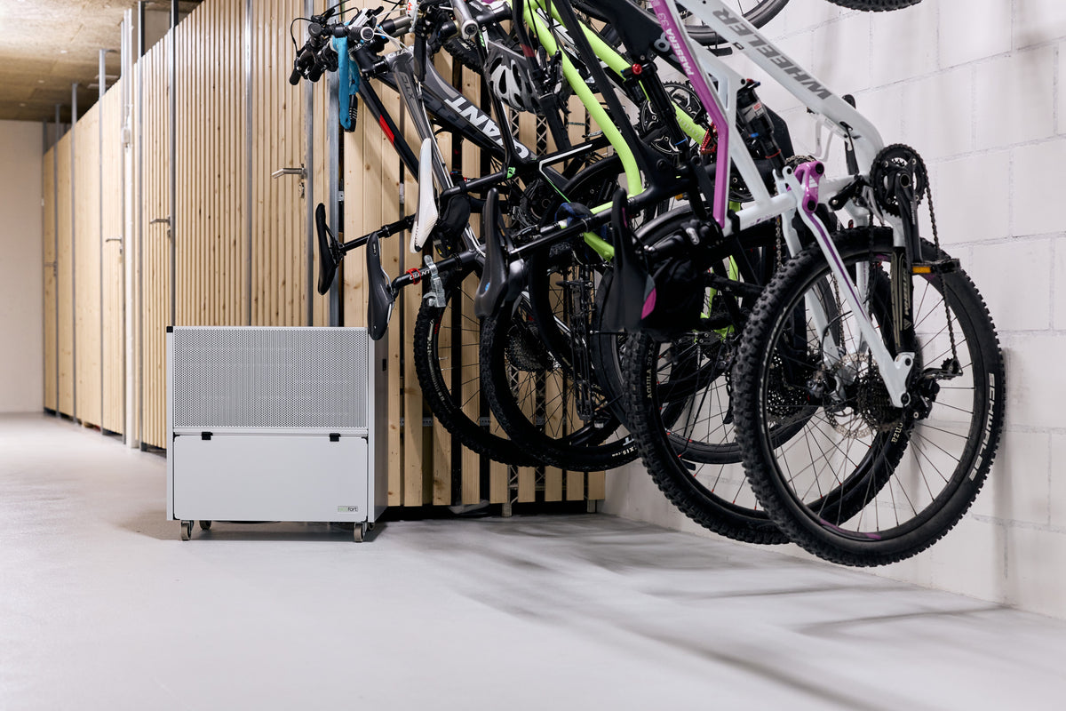 ecodry 925 Luftentfeuchter mit 4 stabilen Lenkrollen und robustem Metallgehäuse, ideal für bis zu 200 m².