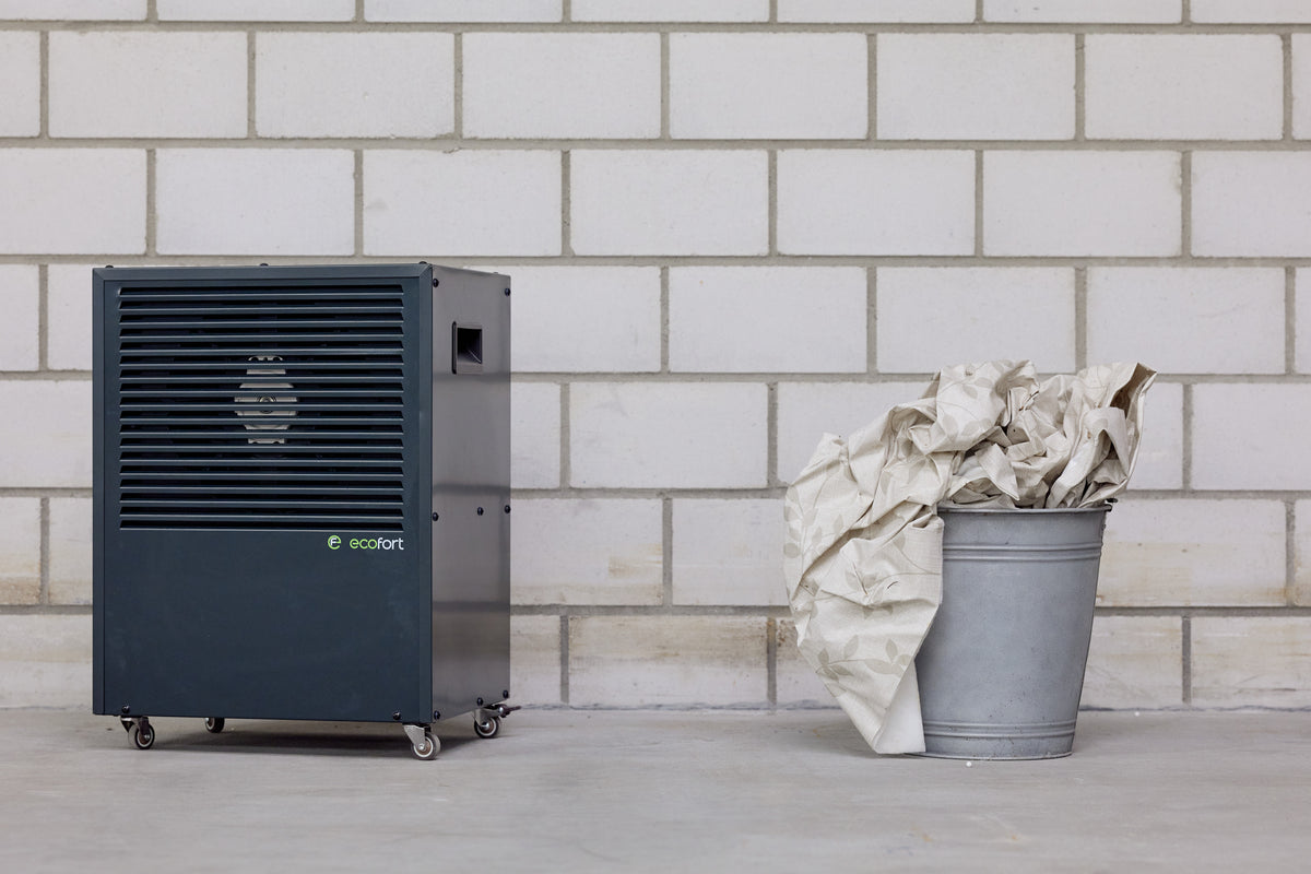 ecodry CaveMaster Granitgrau Luftentfeuchter mit 10.2 l/24h Entfeuchtungsleistung und 6 l Behältervolumen.