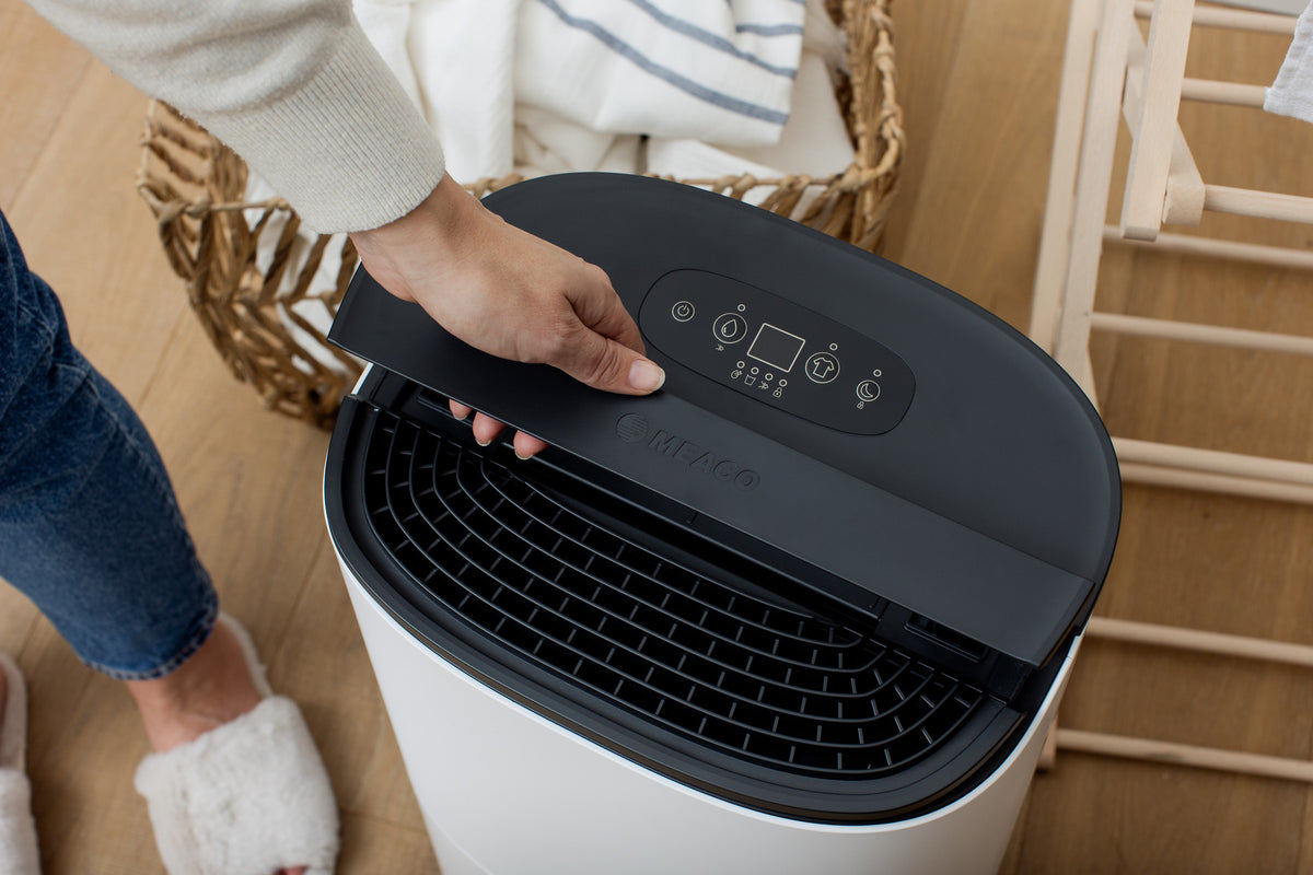 Meaco Arete One 10L Wand Luftentfeuchter mit HEPA-Filter und energiesparendem Design für Schlafzimmer und Büros.